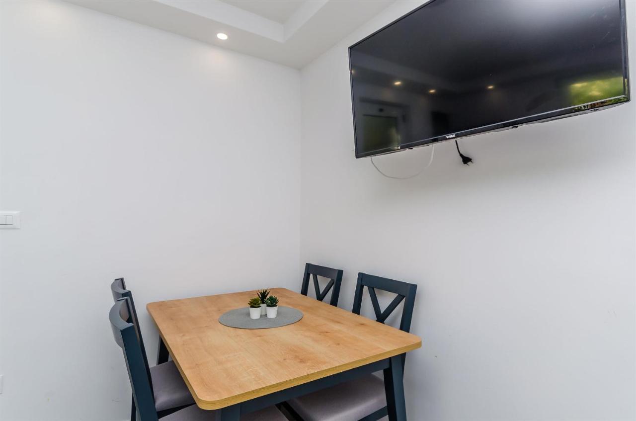 Apartments Milan 로고즈니차 외부 사진